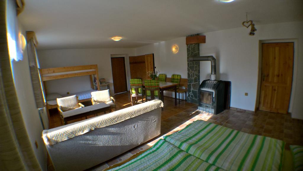 Chalupa Pod Drabskymi Svetnickami Villa มินิโคโว ฮราดิชติเย ภายนอก รูปภาพ