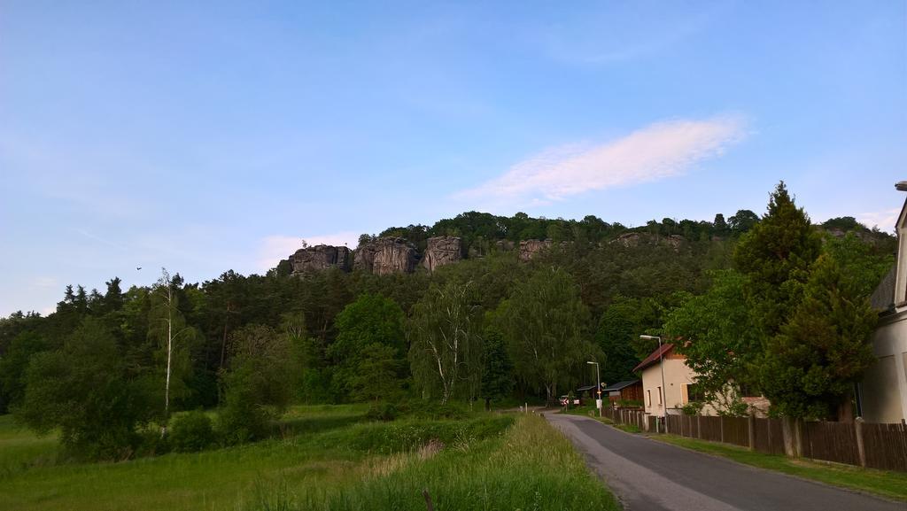 Chalupa Pod Drabskymi Svetnickami Villa มินิโคโว ฮราดิชติเย ภายนอก รูปภาพ