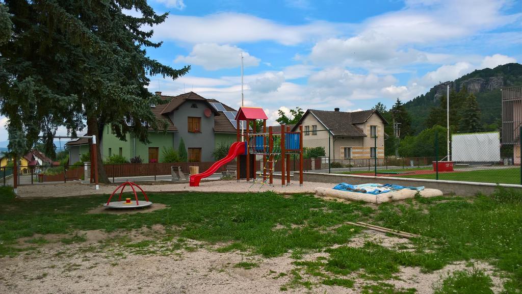 Chalupa Pod Drabskymi Svetnickami Villa มินิโคโว ฮราดิชติเย ภายนอก รูปภาพ